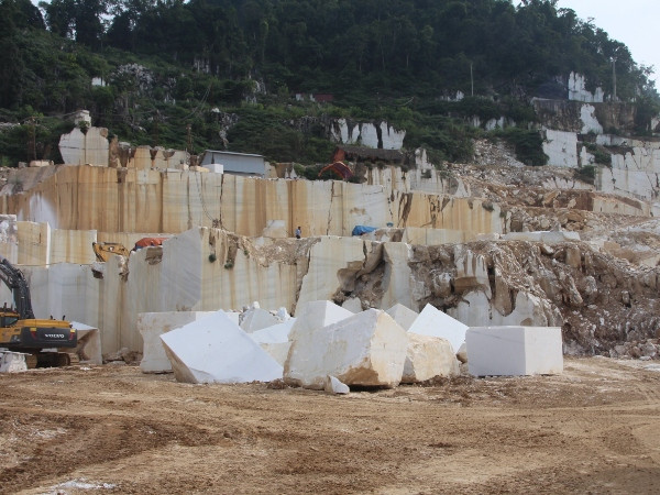 Đá hoa trắng ở Yên Bái và câu chuyện "kẻ ăn ốc, người đổ vỏ" ảnh 1