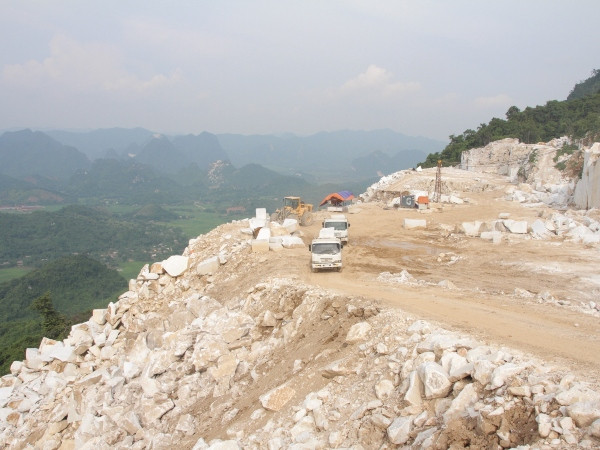 Đá hoa trắng ở Yên Bái và câu chuyện "kẻ ăn ốc, người đổ vỏ" ảnh 2