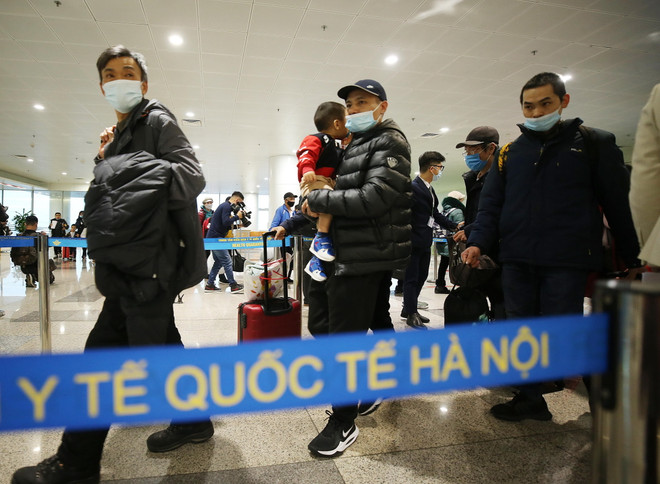 Tổ chức các chuyến bay đón người Việt về nước theo đúng quy định ảnh 1