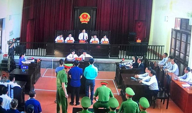 Toàn cảnh phiên tòa trong phiên xét xử ngày 5/6. (Ảnh: PV/Vietnam+) Sự kiện trong nước 4-10/6: Lùi thời gian thông qua dự án Luật đặc khu ảnh 1