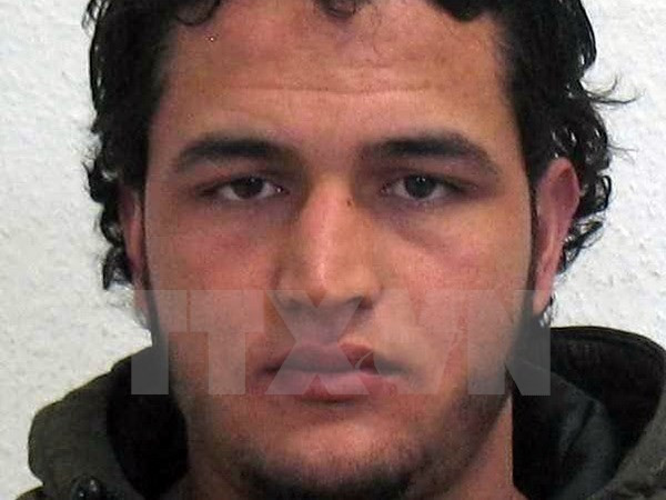 Anis Amri, nghi phạm 24 tuổi người Tunisia. (Nguồn: EPA/TTXVN) Nghi phạm trong vụ đâm xe tải ở Đức từng bỏ chạy qua Pháp ảnh 1