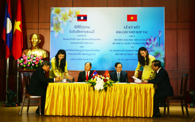 Quang cảnh lễ ký kết. (Nguồn: Vietnam+) Ký kết hợp tác đào tạo giữa ngành nội vụ hai nước Việt Nam-Lào ảnh 1