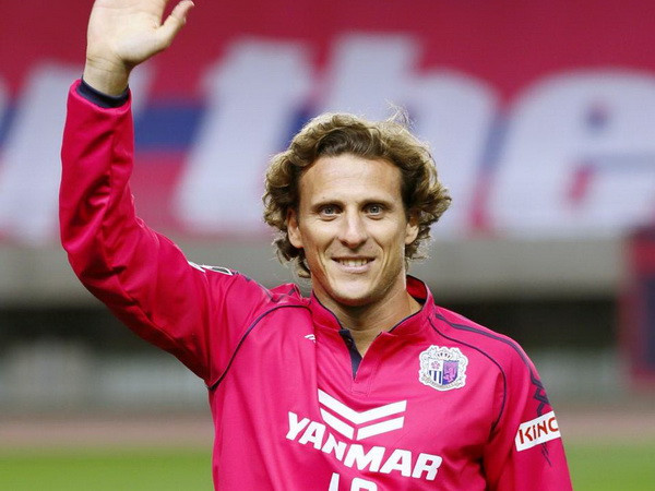 Cổ động viên Cerezo Osaka "phát cuồng" vì Diego Forlan ảnh 6