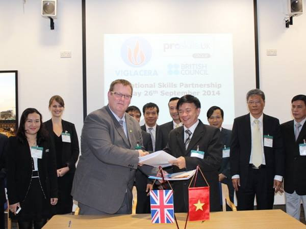 Vương quốc Anh hỗ trợ đào tạo nghề cho Cao đẳng Viglacera ảnh 1