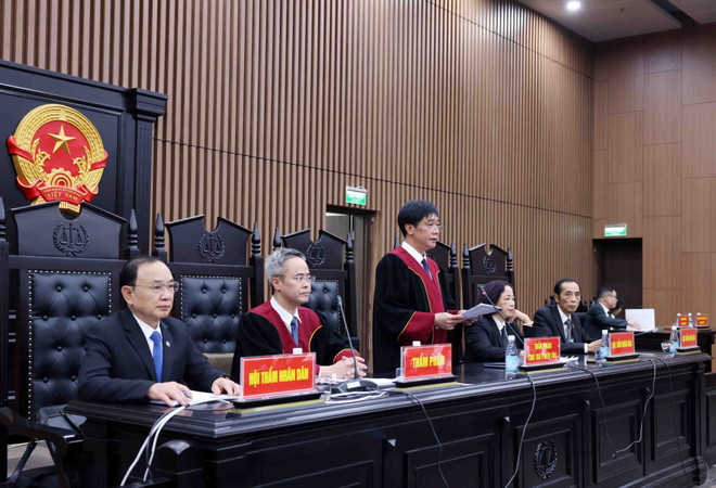 Thẩm phán, Chủ tọa phiên toà Nguyễn Xuân Văn tuyên án các bị cáo. (Ảnh: Phạm Kiên/TTXVN) TTXVN_2703Tanhoangminh1.jpg