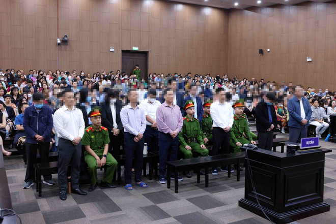 Các bị cáo nghe Tòa tuyên án. (Ảnh: Phạm Kiên/TTXVN) TTXVN_2703Tanhoangminh3.jpg