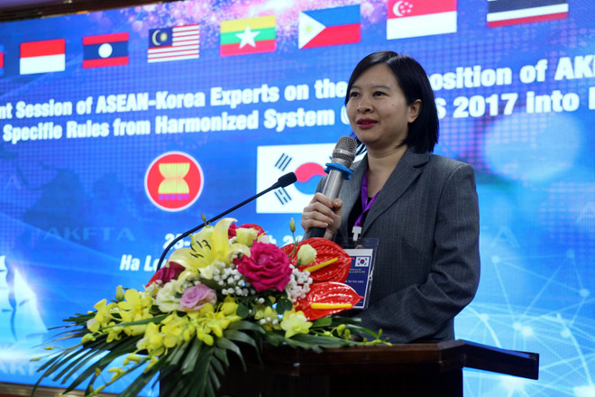 Bà Trịnh Thị Thu Hiền, Điều phối trưởng Dự án chuyển đổi PSR ASEAN-Hàn Quốc, phát biểu tại phiên bế mạc. (Ảnh: TTXVN phát) TTXVN_2703AKFTA2.jpg