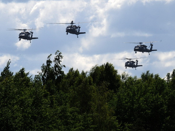 Ông Obama cam kết bảo vệ cho các nước đồng minh NATO ảnh 1