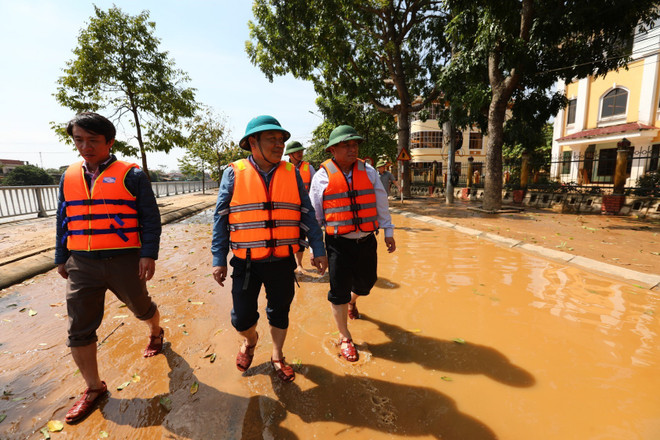 Thực hiện nhiệm vụ kép: Ứng phó bão và khắc phục hậu quả mưa lũ ảnh 2