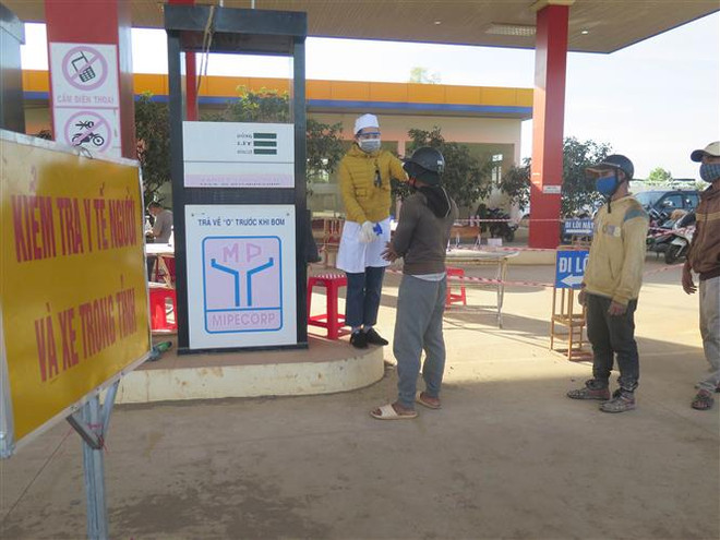 Quảng Ninh mở lại một số hoạt động, Kon Tum tạm dừng các chốt kiểm tra ảnh 2