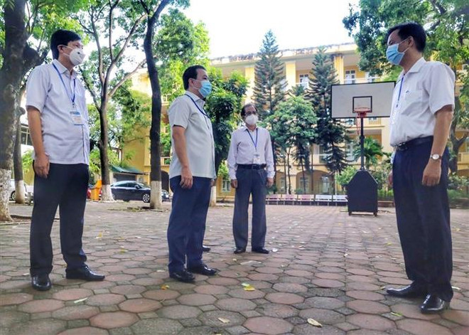 Kiểm tra công tác coi thi tại một số điểm thi của thành phố Hà Nội ảnh 2