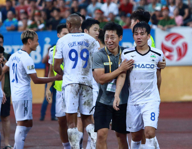 Vòng 19 V-League: TP.HCM ‘dâng' ngôi đầu bảng cho Hà Nội FC ảnh 2