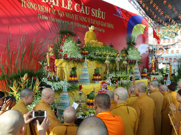 Đại lễ cầu siêu cho các nạn nhân tử vong vì tai nạn giao thông ảnh 1