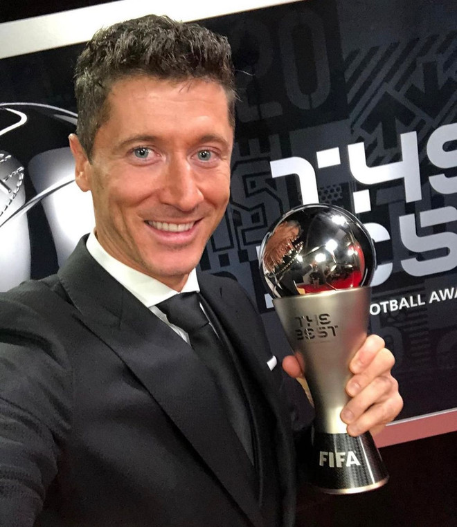Lewandowski hạnh phúc với danh hiệu The Best thứ 2 trong sự nghiệp ảnh 1