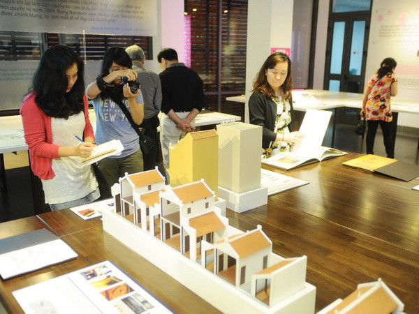 Triển lãm ảnh "Hà Nội, những năm tháng không thể nào quên" ảnh 1