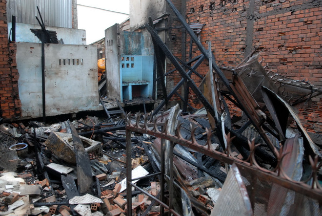 TP.HCM: Cháy lớn thiêu rụi cửa hàng tạp hóa ở quận Tân Bình ảnh 1