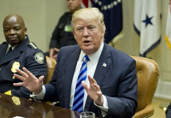 Ông Trump tự mâu thuẫn về vấn đề Trung Quốc thao túng tiền tệ ảnh 1