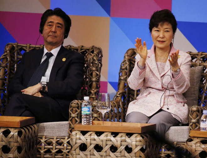 Nhật-Hàn nhất trí thực hiện thỏa thuận về vấn đề "phụ nữ mua vui" ảnh 1