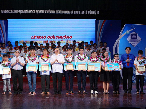 Trao giải thưởng Hội thi Tin học trẻ toàn quốc năm 2014 ảnh 1
