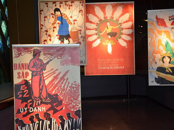 Bảo tàng Pháp kể chuyện phụ nữ Việt qua tranh cổ động ảnh 2