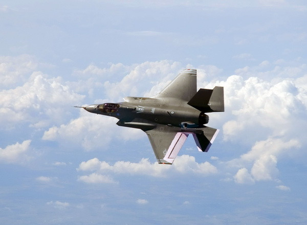 Máy bay chiến đấu Su-27 có thể diệt 3 máy bay F-35 đời mới ảnh 1