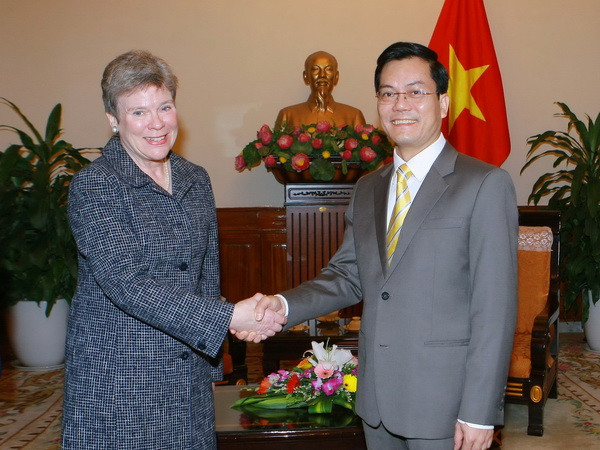 Đề nghị Hoa Kỳ tăng cường các dự án rà phá bom mìn tại Việt Nam ảnh 1