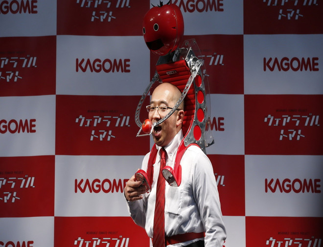 Nhật Bản chế tạo robot đút cà chua cho vận động viên marathon ảnh 1