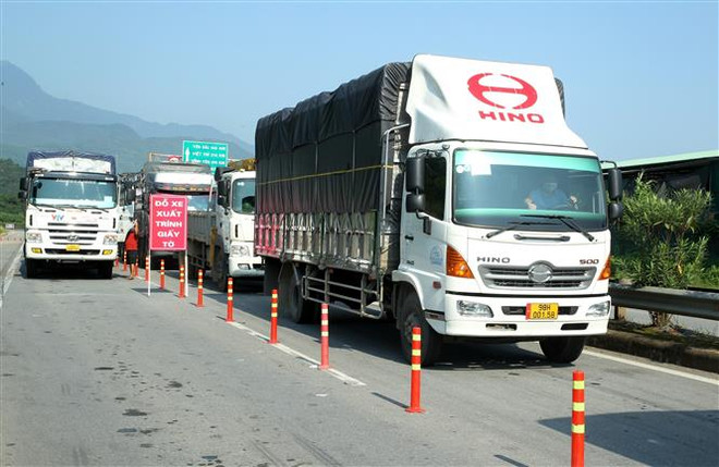 Cửa khẩu Lào Cai vắng lặng do Trung Quốc tạm dừng xuất nhập khẩu ảnh 1