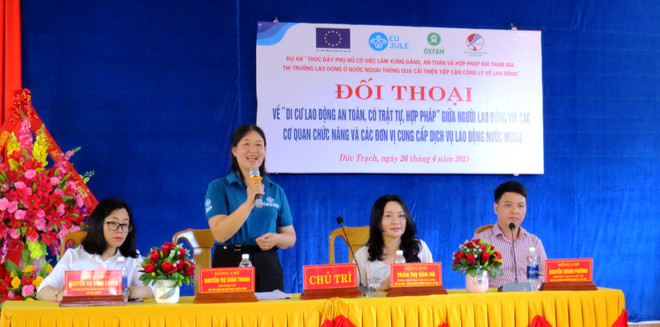 Các hoạt động tư vấn, hỗ trợ pháp lý cho phụ nữ và người dân các xã hưởng lợi từ dự án. (Ảnh: Võ Dung/TTXVN) Cải thiện tiếp cận công lý, thúc đẩy phụ nữ có việc làm an toàn ảnh 3
