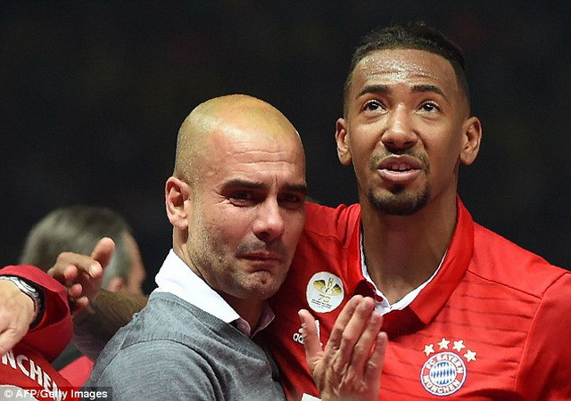 Pep Guardiola rơi lệ trong ngày Bayern vô địch Cúp Quốc gia Đức ảnh 1