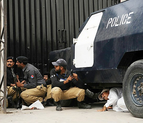 Pakistan: Phiến quân giết hại và bắt cóc hơn 20 cảnh sát ảnh 1