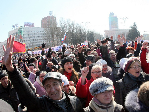 Nga kêu gọi Ukraine cấm các nhóm cực đoan hoạt động ảnh 1