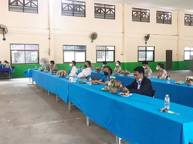 Các đại biểu tham dự lễ khai giảng trực tuyến năm học 2021-2022 tại Trường song ngữ Lào-Việt Nam Nguyễn Du. (Ảnh: Thu Phương/TTXVN) Trường song ngữ Lào-Việt Nam Nguyễn Du khai giảng năm học 2021-2022 ảnh 2