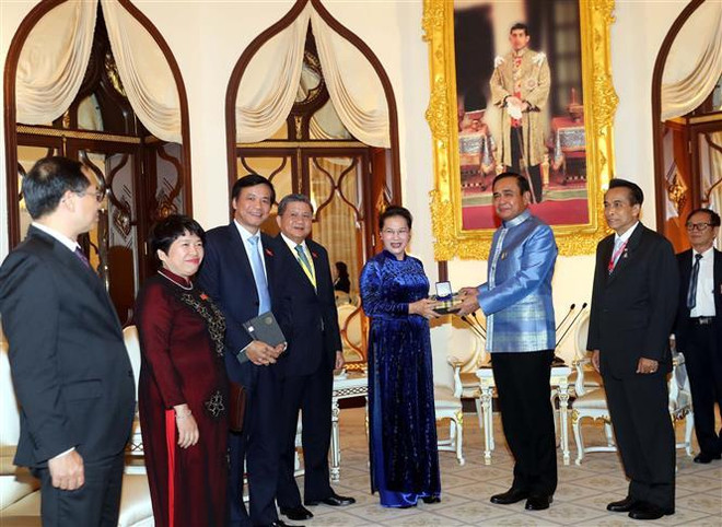 Chủ tịch Quốc hội Nguyễn Thị Kim Ngân hội kiến Thủ tướng Thái Lan ảnh 1