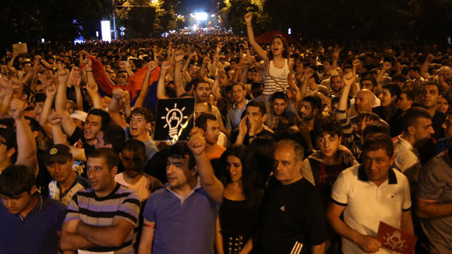 Cảnh sát Armenia kêu gọi chấm dứt phong tỏa đại lộ Bagramyan ảnh 1