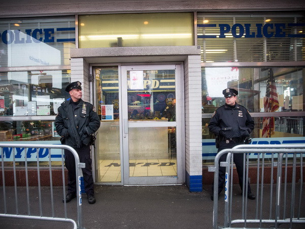 Năm 2014, số vụ sát hại nhân viên thực thi pháp luật Mỹ tăng mạnh ảnh 1