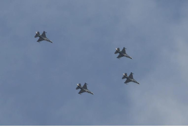 Israel không kích Dải Gaza đáp trả vụ tấn công rocket của Hamas ảnh 1