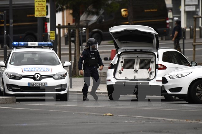 Pháp phát hiện thiết bị nổ bên ngoài một chung cư tại Paris ảnh 1