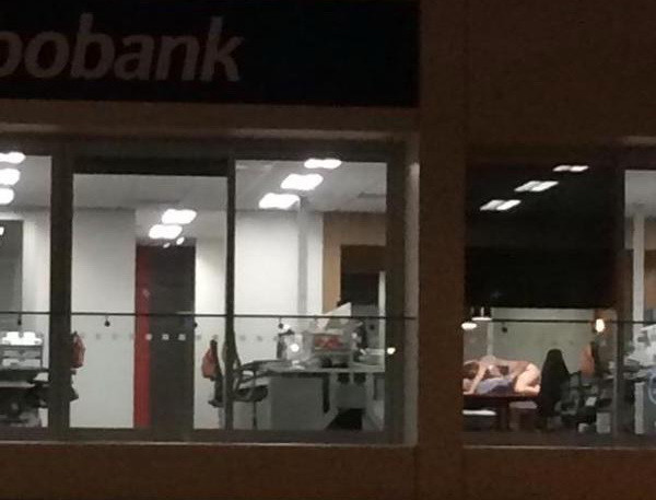 Chuyện ngoại tình nóng bỏng của nhân viên bị "truyền hình trực tiếp" ảnh 2