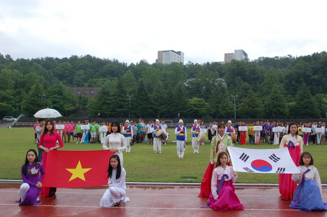 Sôi động Giải bóng đá ICFood Cup của sinh viên Việt tại Hàn Quốc ảnh 1