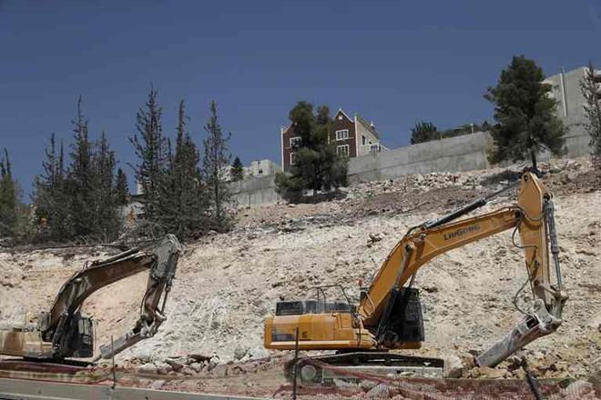 Công trường xây dựng khu nhà định cư Ramat Shlomo tại Đông Jerusalem ngày 13/9/2017. (Nguồn: AFP/TTXVN) Israel tìm cách mở rộng các khu định cư Do Thái tại Bờ Tây ảnh 1