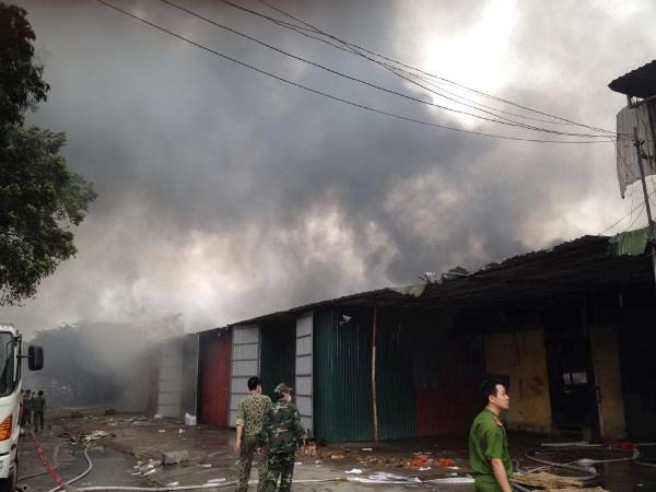 Đã dập tắt đám cháy tại Khu công nghiệp Vĩnh Tuy ảnh 1