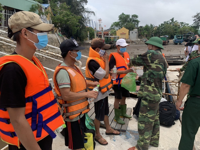 Hải Phòng: Đồn Biên phòng Cát Hải cứu nạn thành công 5 thuyền viên ảnh 1