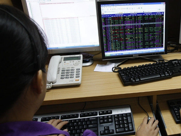 Giao dịch giằng co, dòng tiền “giải cứu” VN-Index trong phút cuối ảnh 1