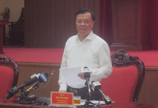 Ông Đinh Tiến Dũng, Ủy viên Bộ Chính trị, Bí thư Thành ủy Hà Nội, Trưởng Ban Chỉ đạo triển khai Dự án đầu tư xây dựng đường Vành đai 4-Vùng Thủ đô Hà Nội, phát biểu tại hội nghị. (Ảnh: Nguyễn Thắng/TTXVN) Dự án đường Vành đai 4-Vùng Thủ đô Hà Nội: Gỡ khó vấn đề mỏ vật liệu ảnh 2
