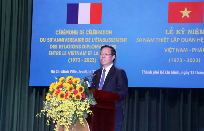 Ông Phan Văn Mãi, Chủ tịch UBND Thành phố Hồ Chí Minh phát biểu tại buổi lễ. (Ảnh: Xuân Khu/TTXVN) Kỷ niệm 50 năm thiết lập quan hệ ngoại giao Việt Nam-Pháp tại TP.HCM ảnh 2