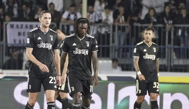 Juventus xa dần cơ hội dự Champions League mùa tới. (Nguồn: AP) Bị trừ 10 điểm, Juventus mong manh cơ hội dự Champions League ảnh 1