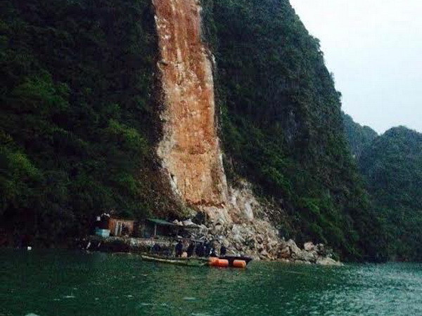 Quảng Ninh: Hàng nghìn m3 đất đá bất ngờ sạt lở vùi lấp 3 người ảnh 1