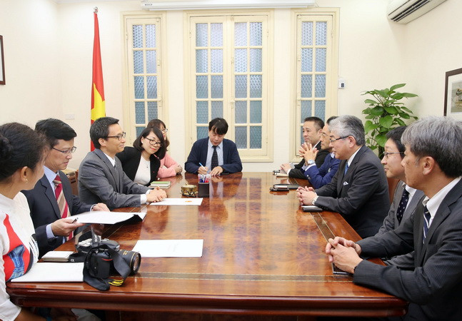 Phó Thủ tướng Vũ Đức Đam tiếp Chủ tịch Báo Asahi Shimbun ảnh 1