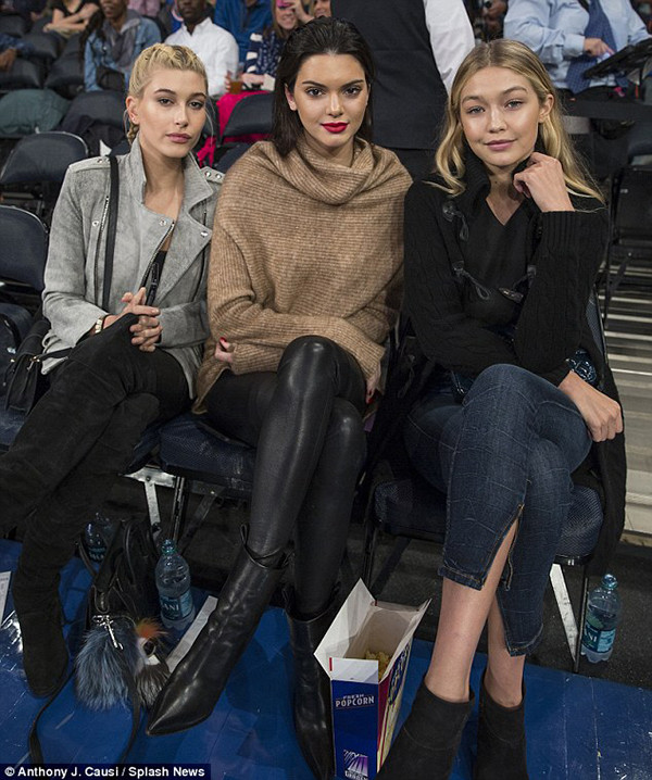 Hội những cô nàng đình đám có phong cách cực kỳ ăn rơ ảnh 10